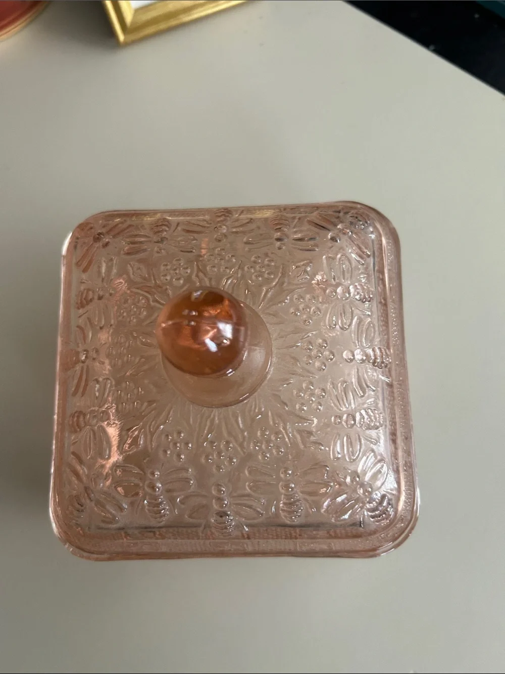 Vtg Indiana Glass Pink Pressed Glass Covered Dish with Bee and Hive Motif